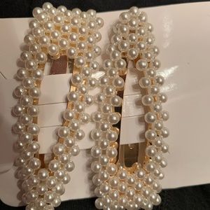 Large pearl hair clips